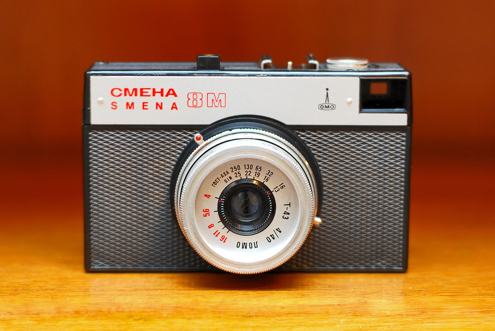 Smena-8M (Смена-8M) oli esimene kaamera mille kasutamine meeles on. Foto Silvio Tanaka/Wikimedia.