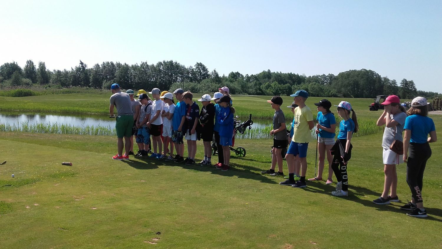 4.c golfi õppimas. / Katrin Liiva