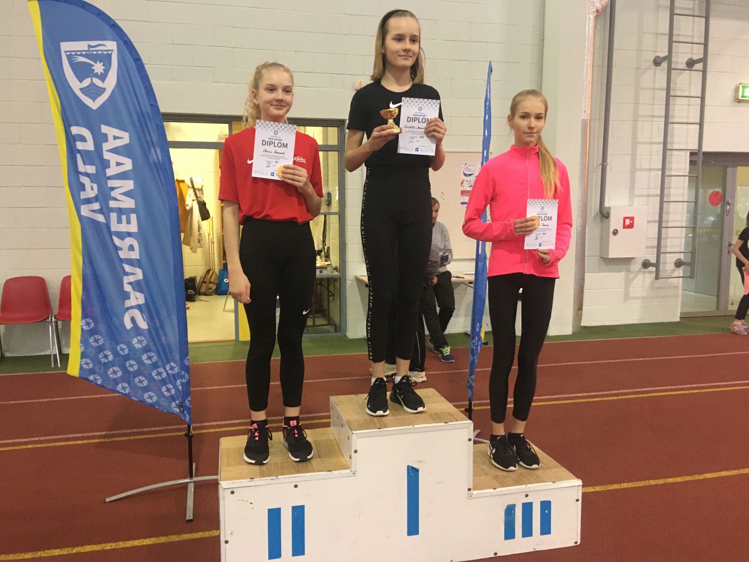 U14 60 m jooksu kiiremad: 2. koht Eleriin Raamat, 3. koht Marili Paimre / Annely Oolup